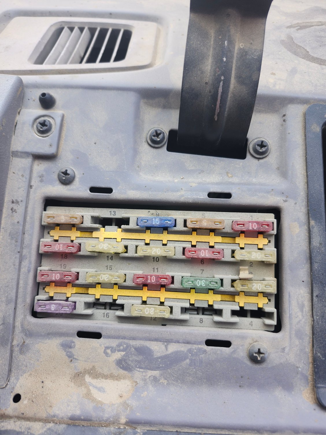 Its a lil dirty but this is the fuse box in my b2500