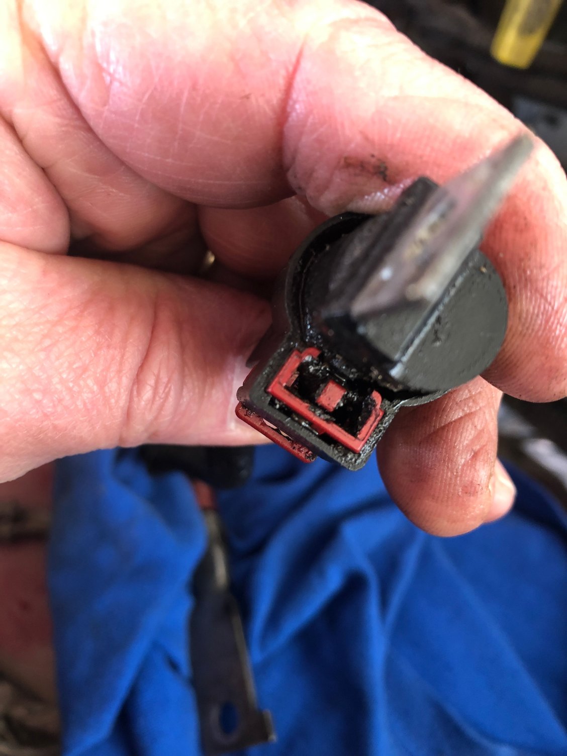 Starter wire harness connector