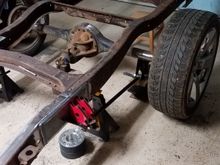 Here you can see the rearend which was cleaned a little. The 4 link is just there for kicks. This is about the height I think it will be when finished. 