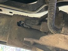 Not sure about the 4wheel abs this is the only connection i have upfront and its on my front axle, other than that i dont see any other connections or wires coming from my front axle or brakes