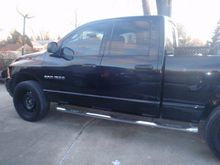 Driver side, showing the wheel-to-wheel step bars.