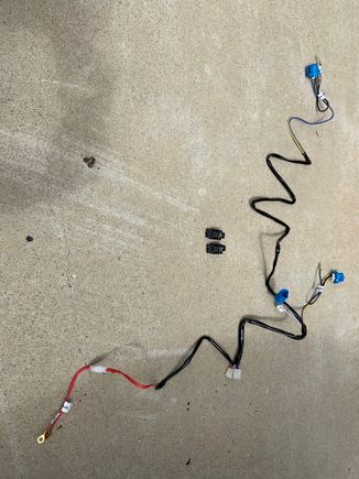 Pretty straight forward layout, I am going to cut the power side lines down so it plugs into my
Power Distribution Box.  