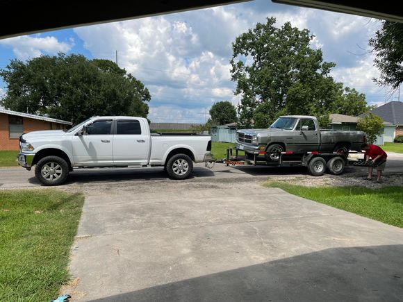 Leaving the City Moving to the Country Previouis Daily 2018 2500 Longhorn Cummins Leveled on 35x11.5