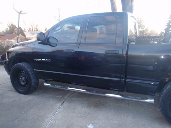 Driver side, showing the wheel-to-wheel step bars.