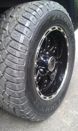 18x9 XD Diesels wrapped in 285/60/18 Cooper Zeon Ltz