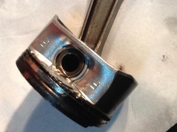 Here you can see the broken oil ring, also some more piston failure by the wrist pin.