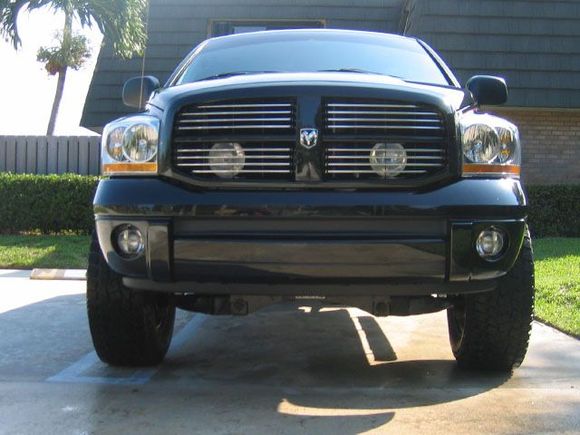 '06 Ram 1500 2wd - 6&quot; Fabtech lift - 325.65r18 Toyo A/T's - 18x9 Moto Metal 954's