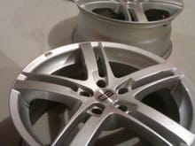 can someone identify these rims please