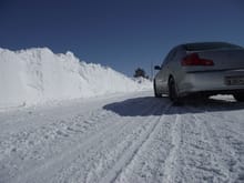 yes that is a 8ft snow bank on my road