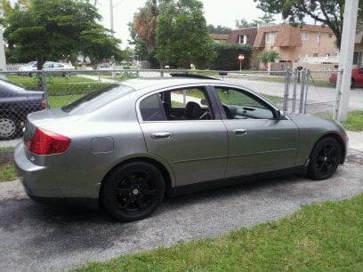 Looking more aggresive with the blk rims...soon to be lowered.