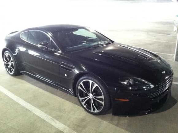 Work Garage - Black Aston Martin Vantage