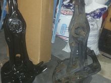 5 lug on the left and 4 lug on the right.