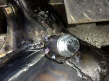 Top bolt for the carrier assembly