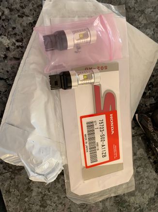Friend gifted me these reverse LEDs! And got OEM Si and DOHC vtec decals. 