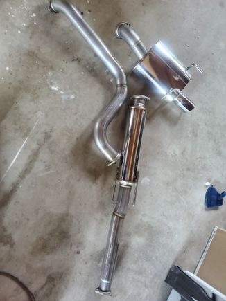 Comes in 3 pieces