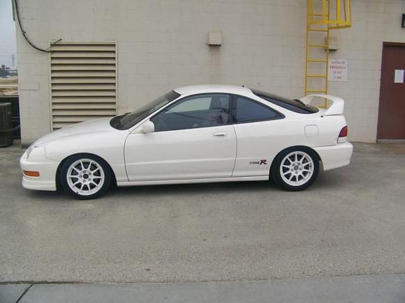Somehow, some way I was able to find the Honda center caps in white from some dude on Ebay...