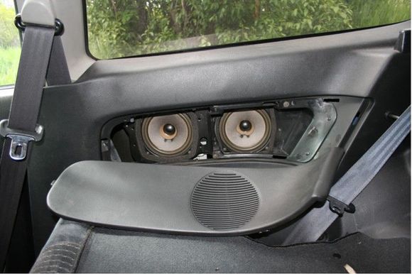 EDM gathers dual speakers