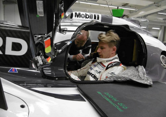 Nico Hulkenberg getting familiar with Porsche cockpit.......
