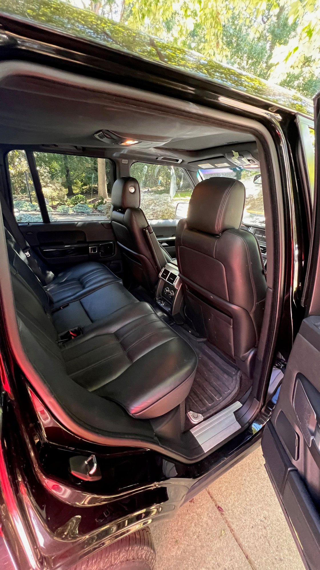 2011 Land Rover Range Rover - 2011 Range Rover Supercharged - Used - VIN SALMF1E46BA338140 - 103,000 Miles - 8 cyl - 4WD - Automatic - SUV - Black - Reston, VA 20194, United States