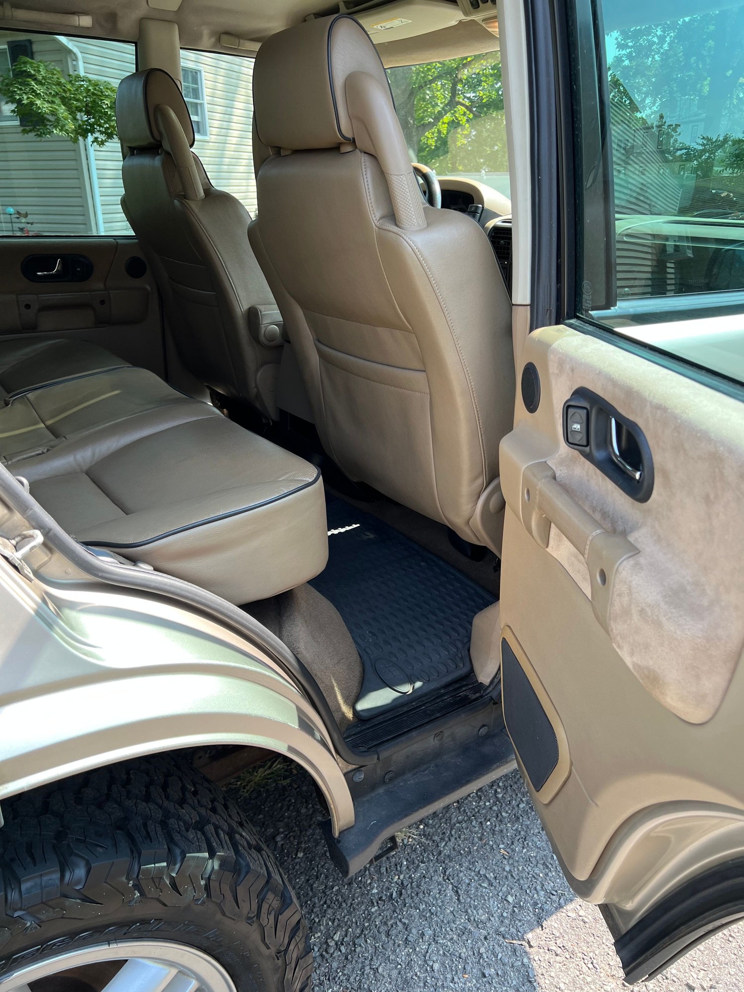 2002 Land Rover Discovery - 2002 D2 For Sale - Used - VIN SALTY12452A757347 - 136,000 Miles - 6 cyl - AWD - Automatic - SUV - Gold - North Plainfield, NJ 07062, United States