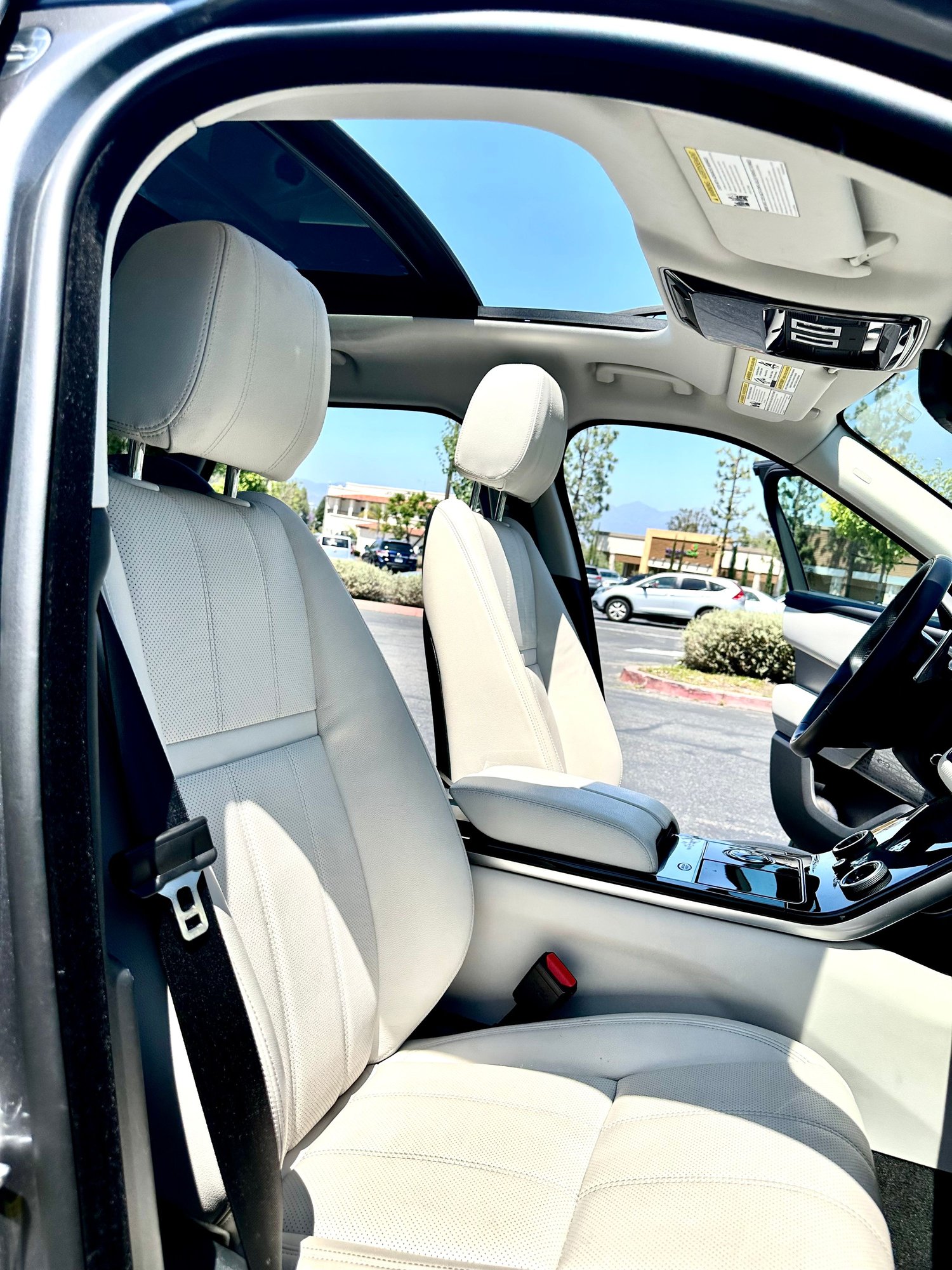 2019 Land Rover Range Rover Velar - Excellent 2019 Range Rover Velar 250 R Dynamic - Used - VIN SALYL2EX4KA215527 - 25,000 Miles - 6 cyl - 4WD - Automatic - SUV - Gray - Irvine, CA 92618, United States