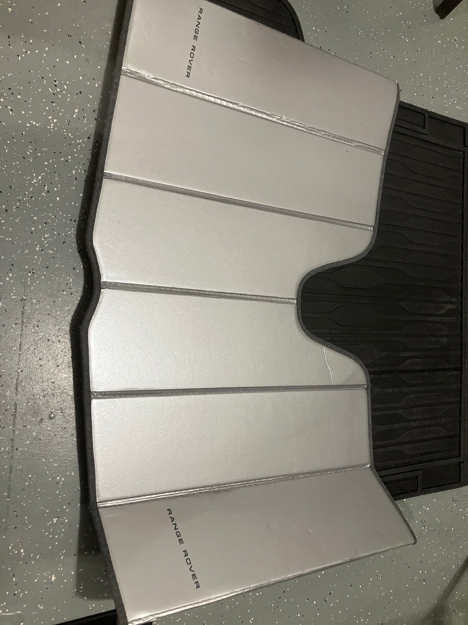 Interior/Upholstery - Range Rover Velar Sun shade - Used - 2020 Land Rover Range Rover Velar - Tampa, FL 33647, United States