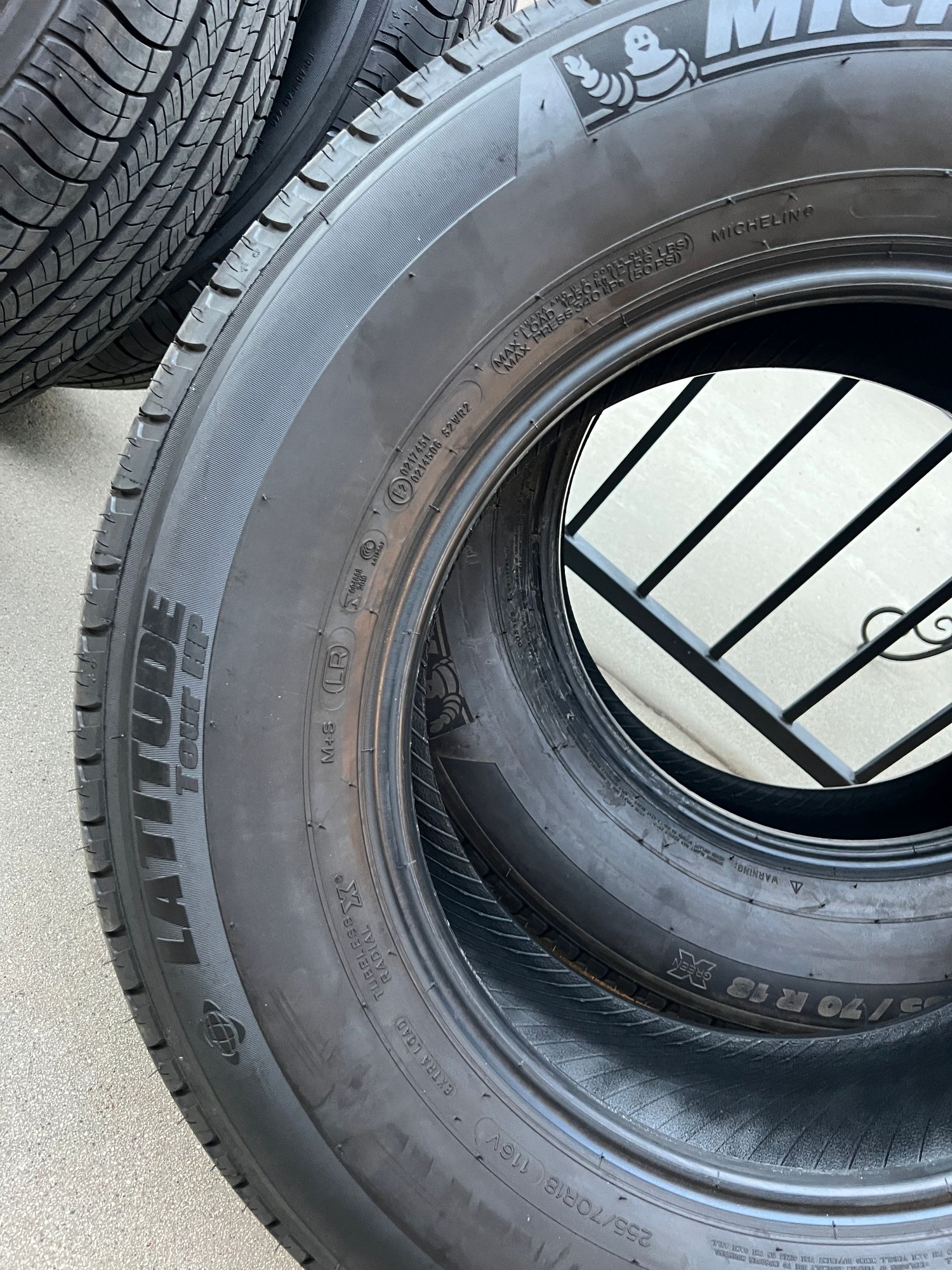 Wheels and Tires/Axles - FS: 255/70/18 Michelin Latitude Tour HP tires New Take-off Defender Set of 5 - New - 0  All Models - Los Angeles, CA 91423, United States