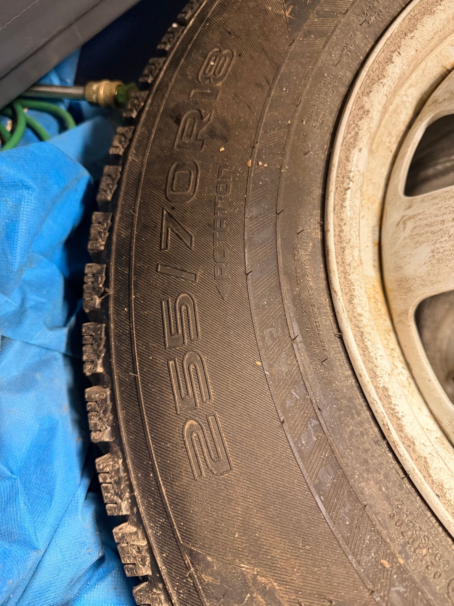 Wheels and Tires/Axles - Land Rover Defender factory steel wheels Nokia Hakkapelliita R3 snow tires 255/70/18 - Used - 2020 to 2026 Land Rover Defender - Burlington, VT 05401, United States