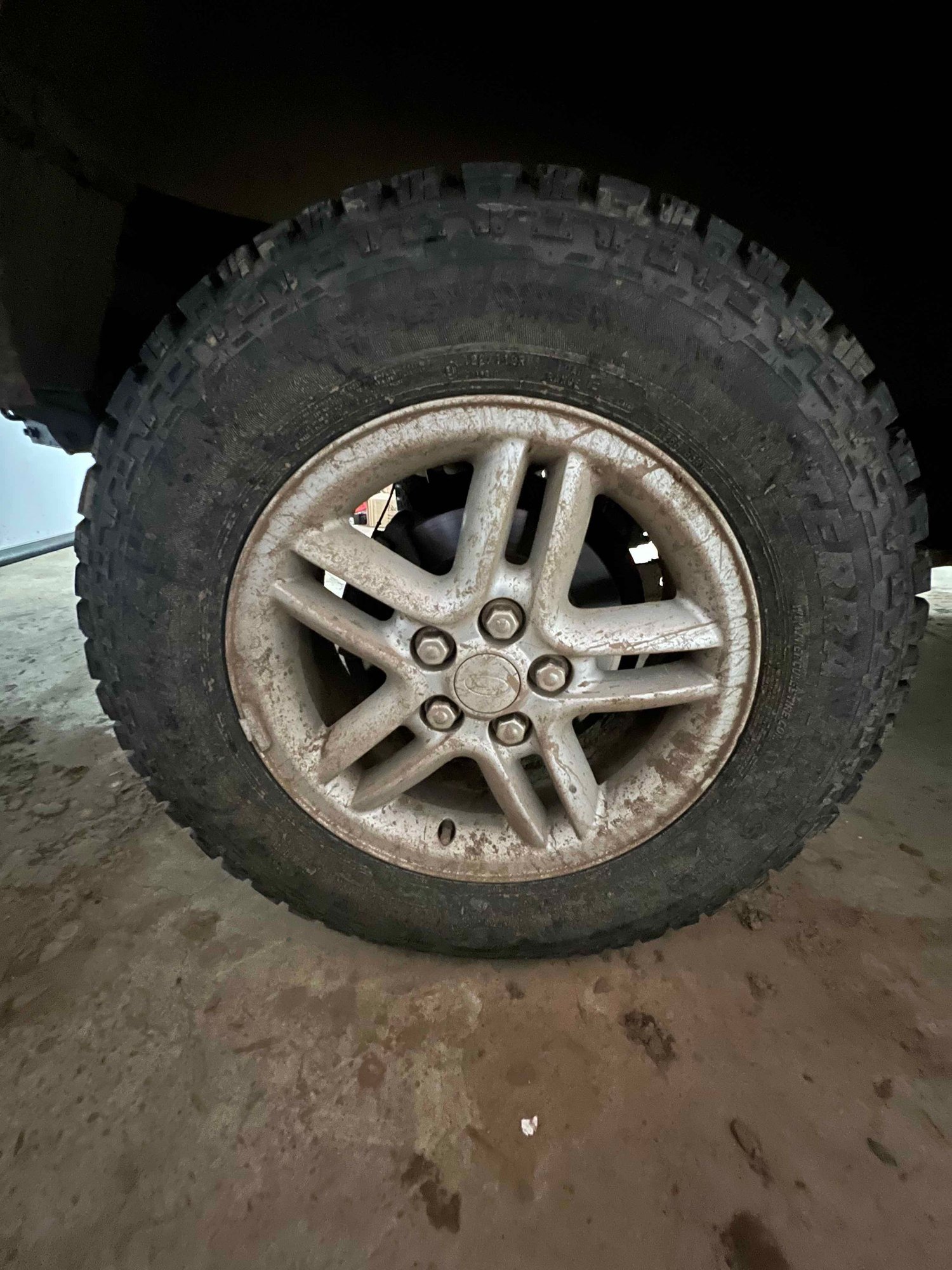 Wheels and Tires/Axles - Set of 5 -18" Hurricane Wheels & Herrcules TerraTrac AT2 LT265/65R18 90%  Eugene, OR - Used - 1999 to 2004 Land Rover Discovery - Junction City, OR 97448, United States