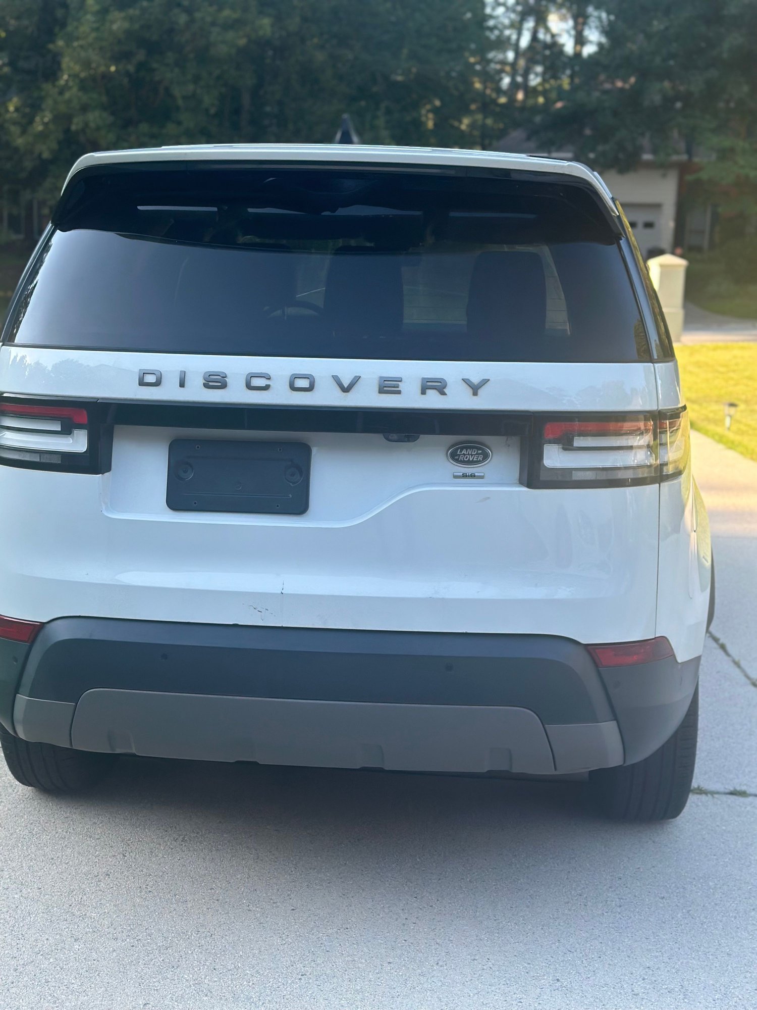 2019 Land Rover Discovery - 2019 Land Rover Discovery for sale - Used - VIN SALRG2RV6KA093982 - 97,000 Miles - 6 cyl - 4WD - Automatic - Truck - White - Powder Springs, GA 30127, United States