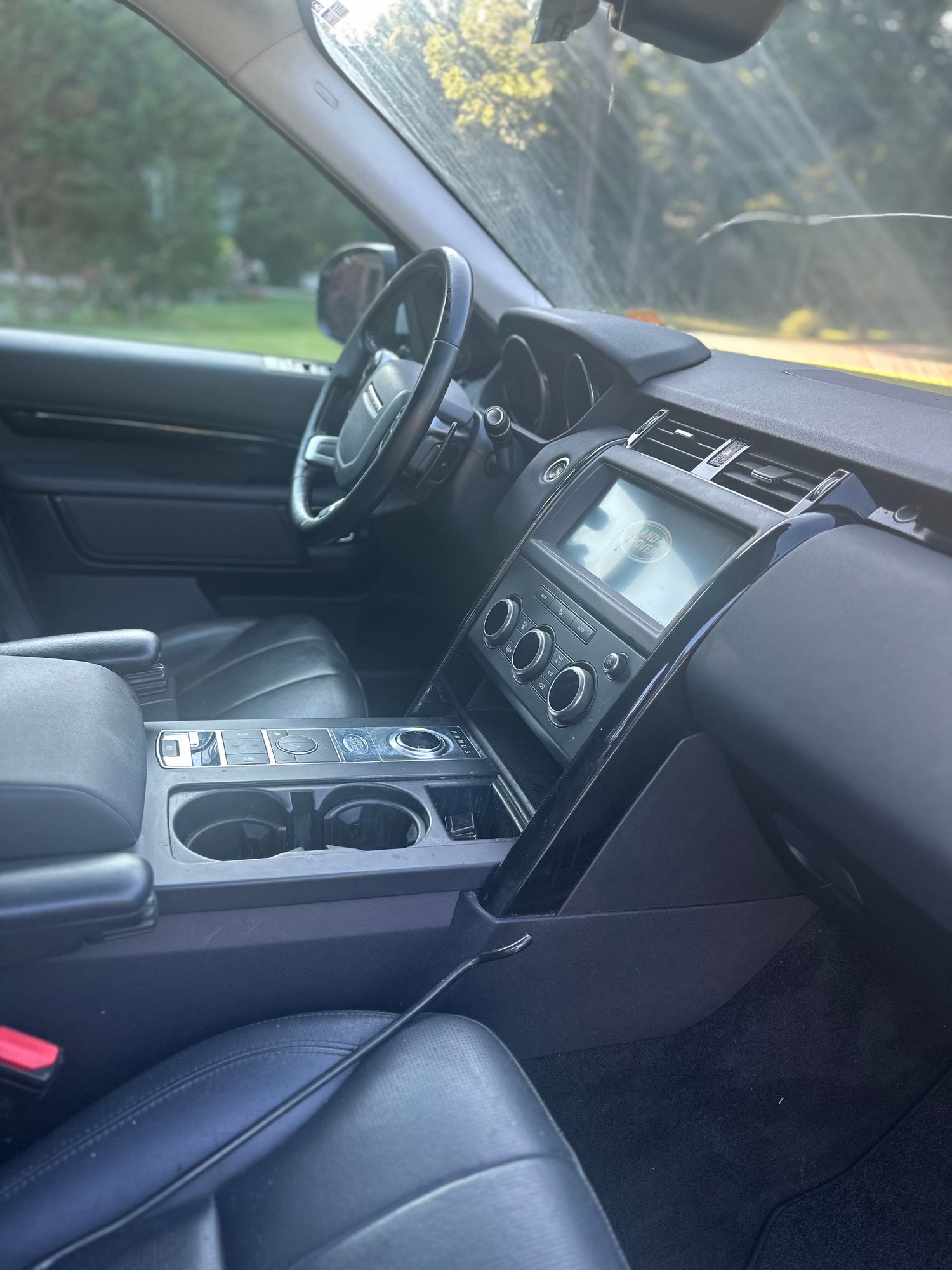 2019 Land Rover Discovery - 2019 Land Rover Discovery for sale - Used - VIN SALRG2RV6KA093982 - 97,000 Miles - 6 cyl - 4WD - Automatic - Truck - White - Powder Springs, GA 30127, United States