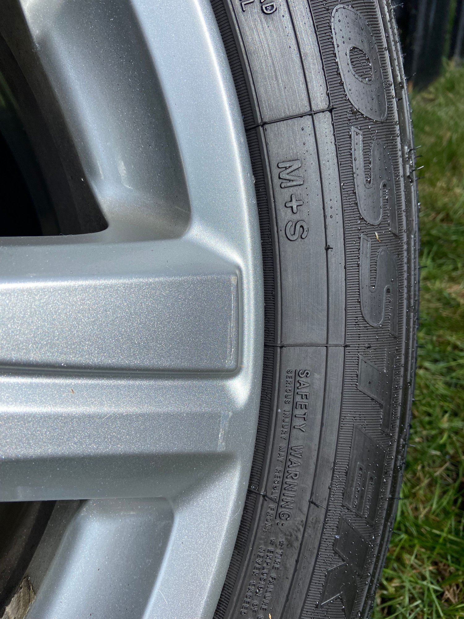 Wheels and Tires/Axles - LR4 - Factory rims/tires & TPMS sensors - Used - 2014 to 2016 Land Rover LR4 - Buffalo, NY 14222, United States