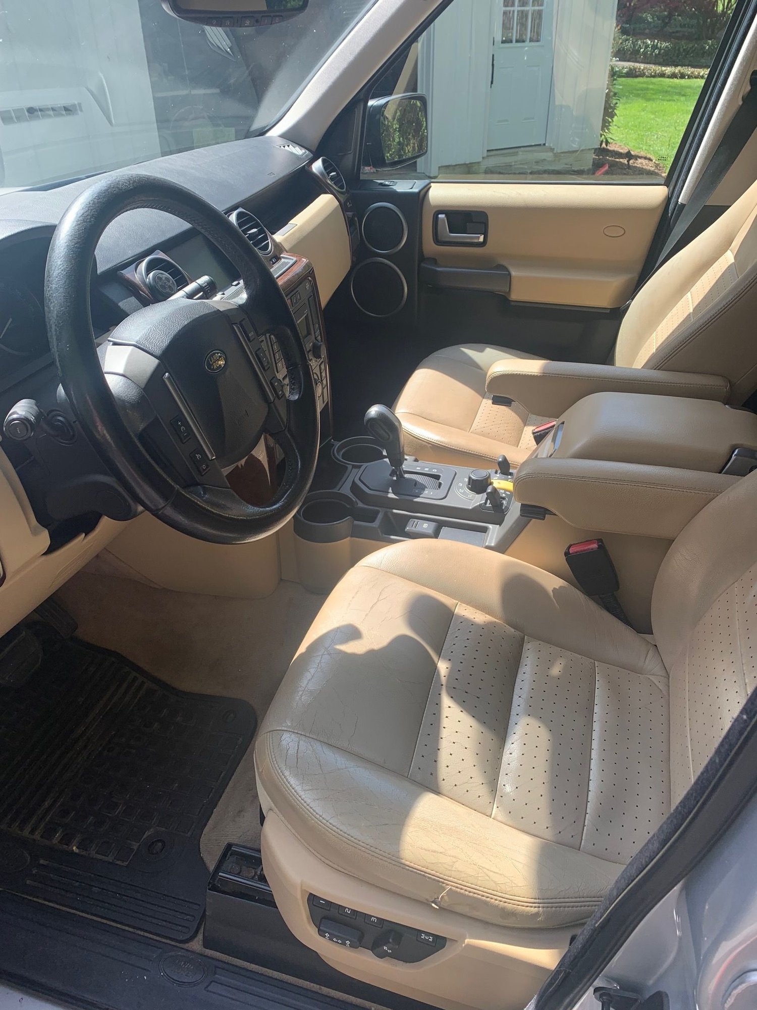 2006 Land Rover LR3 - 2006 LR3 HSE 7-seater - HD package (locking Diff) - 173K miles - Asheville NC - Used - VIN salag25426a352127 - 173,200 Miles - 8 cyl - 4WD - Automatic - SUV - Silver - Asheville, NC 28739, United States