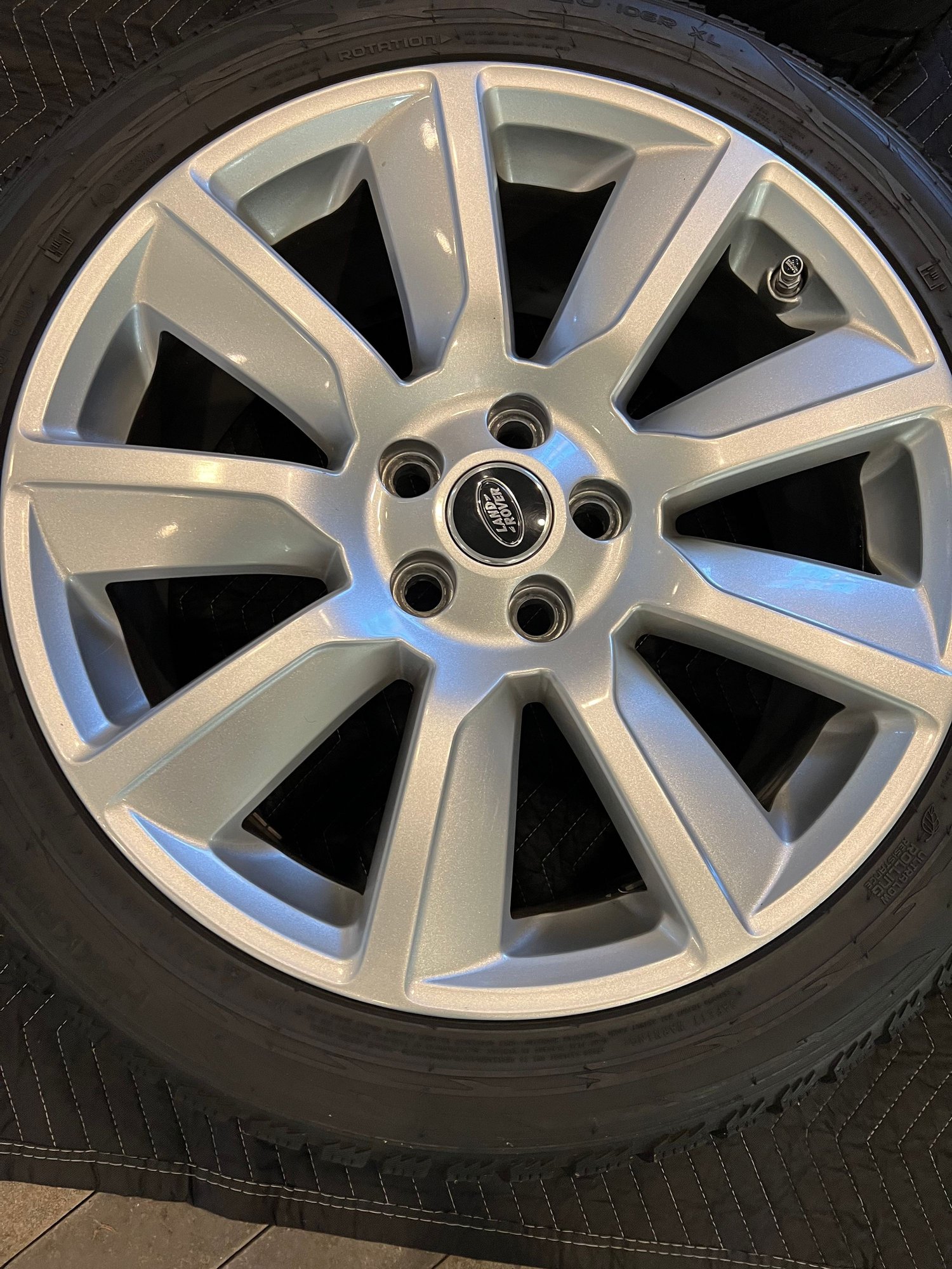 Wheels and Tires/Axles - OEM Land Rover 20" (LR030172) Wheels with Nokian Snow Tires - Fantastic Condition! - Used - 2006 to 2021 Land Rover All Models - New Canaan, CT 06840, United States