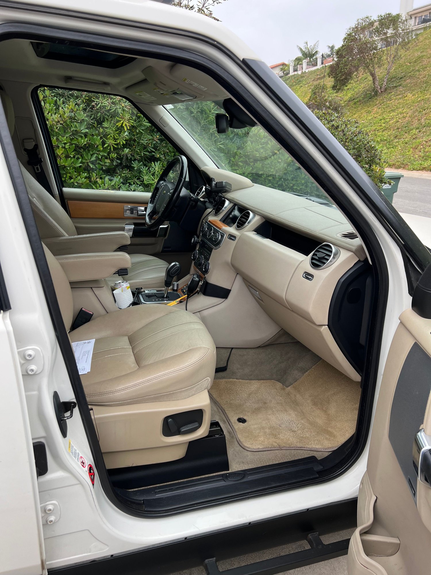 2010 Land Rover LR4 - Hate to give her up! V8 LR4 with upgrades - Used - VIN SALAG2D42AA522433 - 137,000 Miles - 8 cyl - 4WD - Automatic - SUV - White - Solana Beach, CA 92075, United States