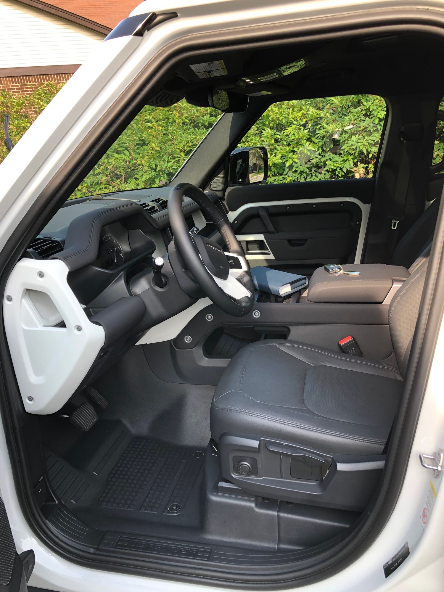 2023 Land Rover Defender - 2023 Land Rover Defender 30th anniversary for sale! - Used - VIN salej7ex3p2113336 - 14,500 Miles - 4 cyl - 4WD - Automatic - SUV - White - Rochester Hills, MI 48309, United States
