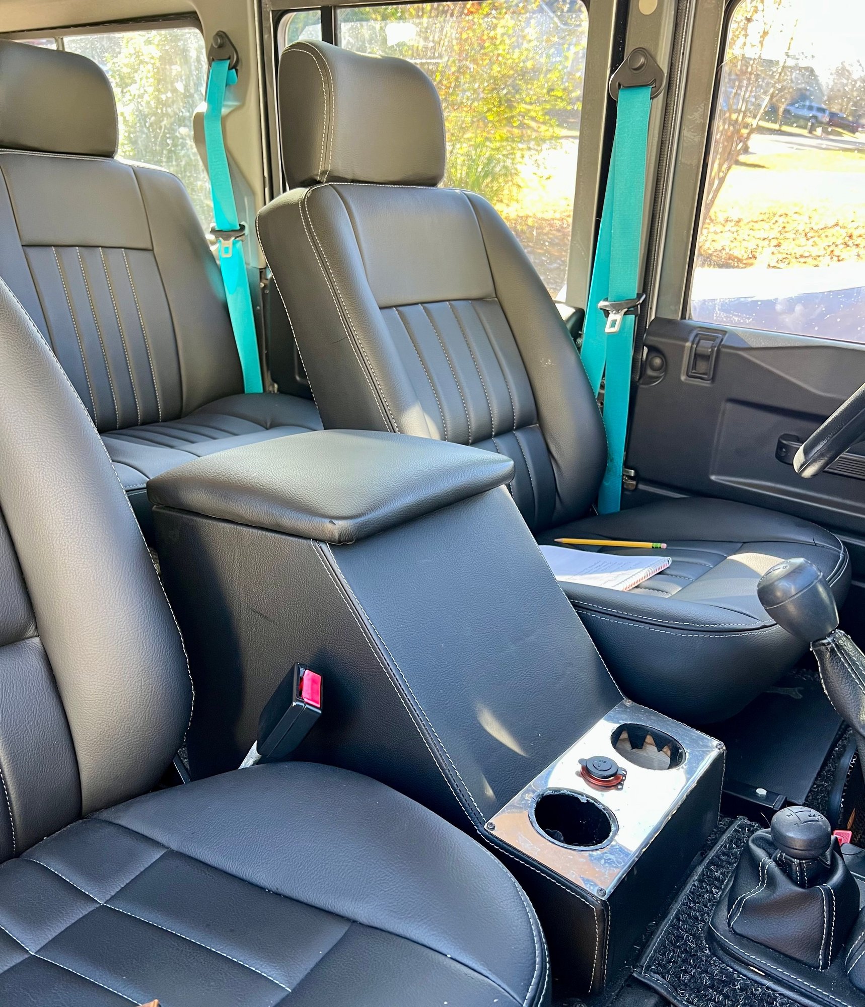 1991 Land Rover Range Rover - 1991 Land Rover Defender - Used - VIN SALLDHMD8FF471696 - 123,400 Miles - 8 cyl - 4WD - Manual - SUV - Silver - Chattanooga, TN 37421, United States
