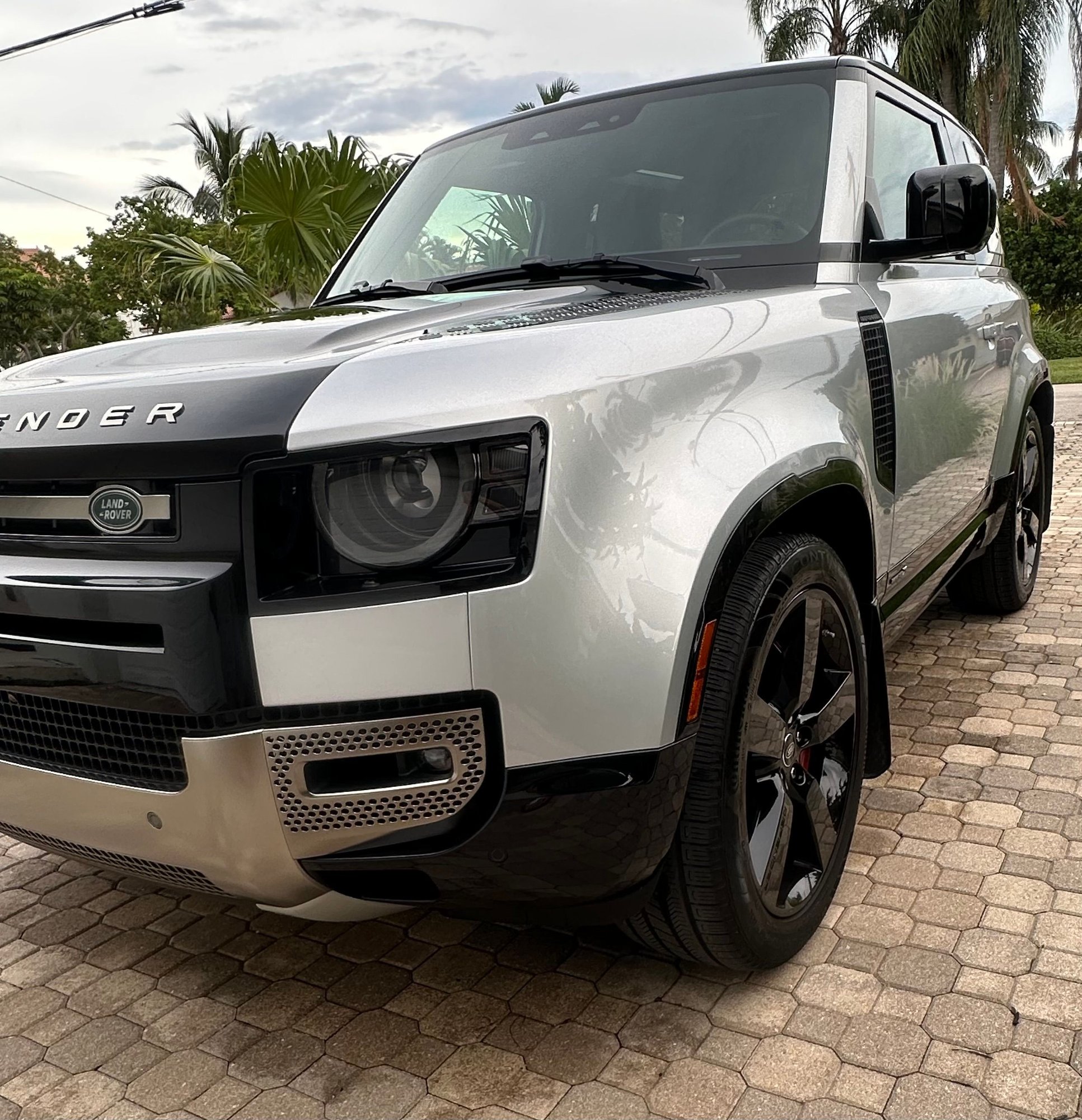 2021 Land Rover Defender - 2021 Defender 90X - Very low miles - Immaculate - Used - VIN SALEX6RU4M2052227 - 5,300 Miles - 6 cyl - SUV - Silver - Pompano Beach, FL 33062, United States