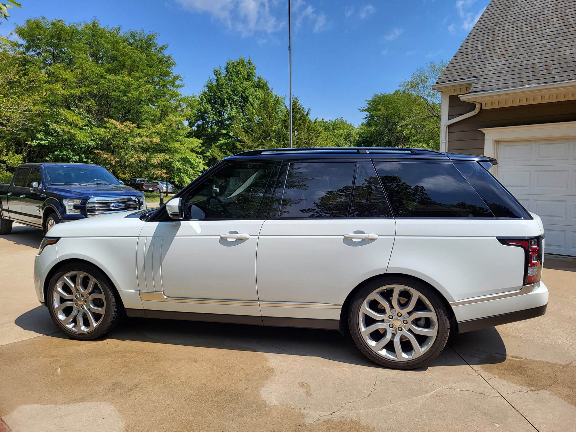 2014 Land Rover Range Rover - 2014 Supercharged with all the options of an Autobiography. - Used - VIN SALGS2EF1EA149934 - 129,000 Miles - 8 cyl - 4WD - Automatic - White - Lawrence, KS 66046, United States
