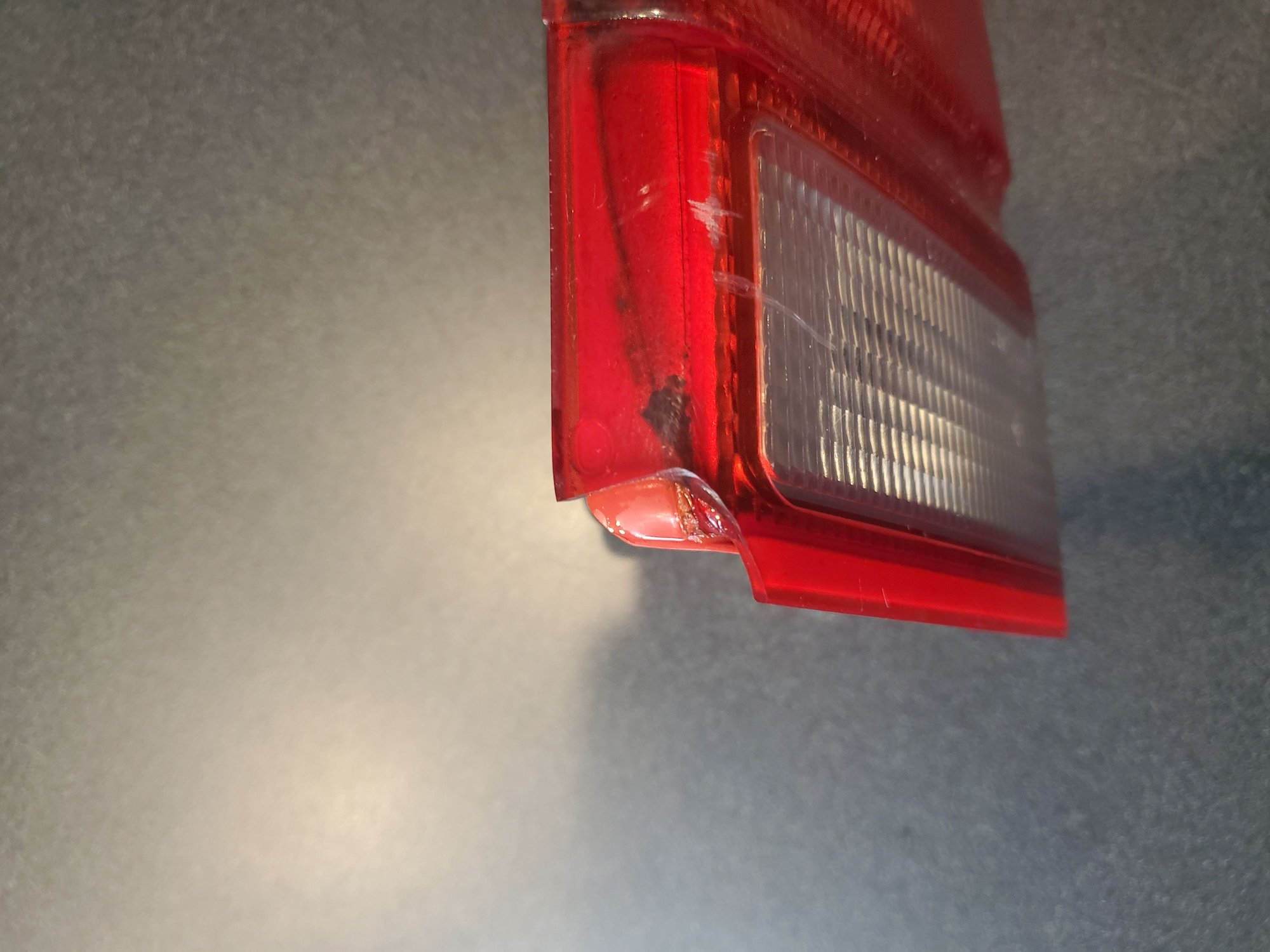 Lights - Early, 1998 Discovery 2 tail lights, red and white - Used - -1 to 2024  All Models - Lawrence Township, NJ 08648, United States