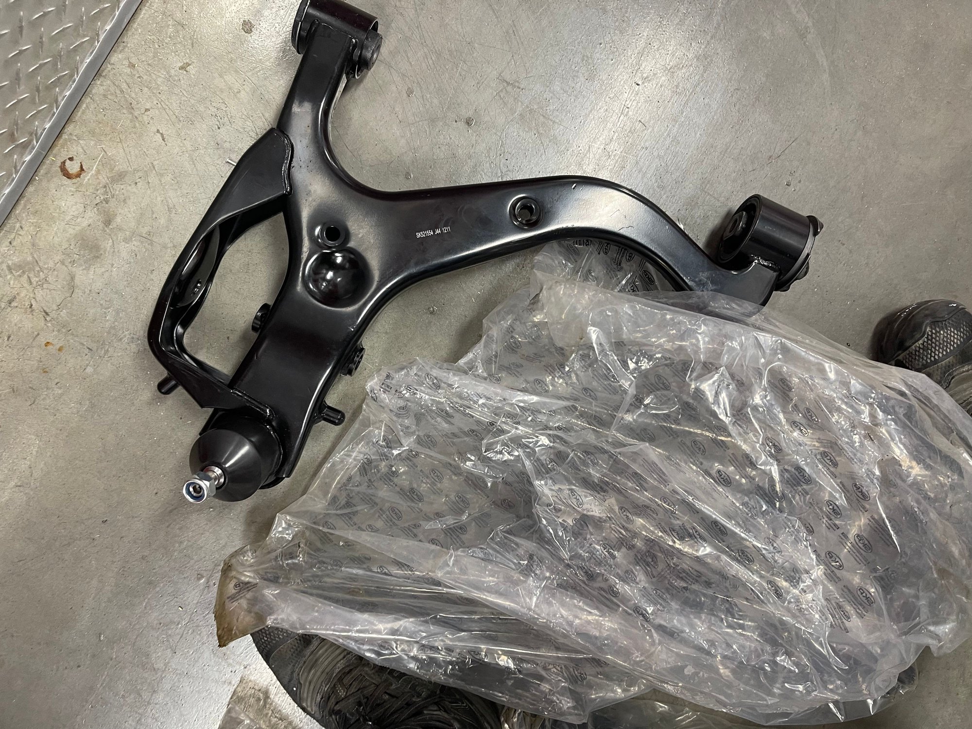 Steering/Suspension - Lr3/ Range Rover sport upper and lower control arms - New - 2005 to 2009 Land Rover LR3 - Brooklyn, NY 11225, United States