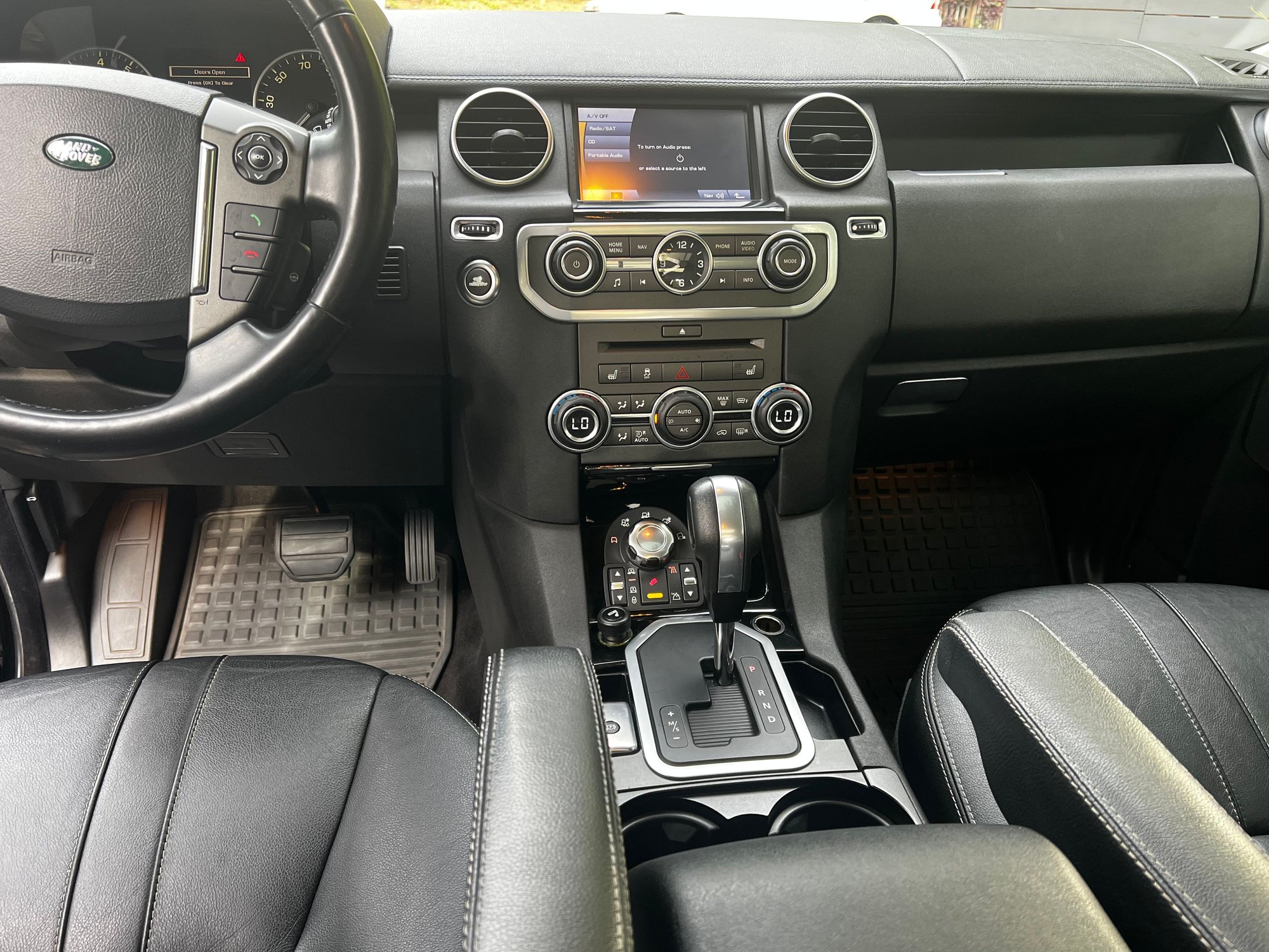 2011 Land Rover LR4 - 2011 LR4 Metropolis Black Edition for sales NorCal - Used - VIN salag2d42ba584805 - 119,000 Miles - 8 cyl - 4WD - Manual - SUV - Black - Mill Valley, CA 94941, United States