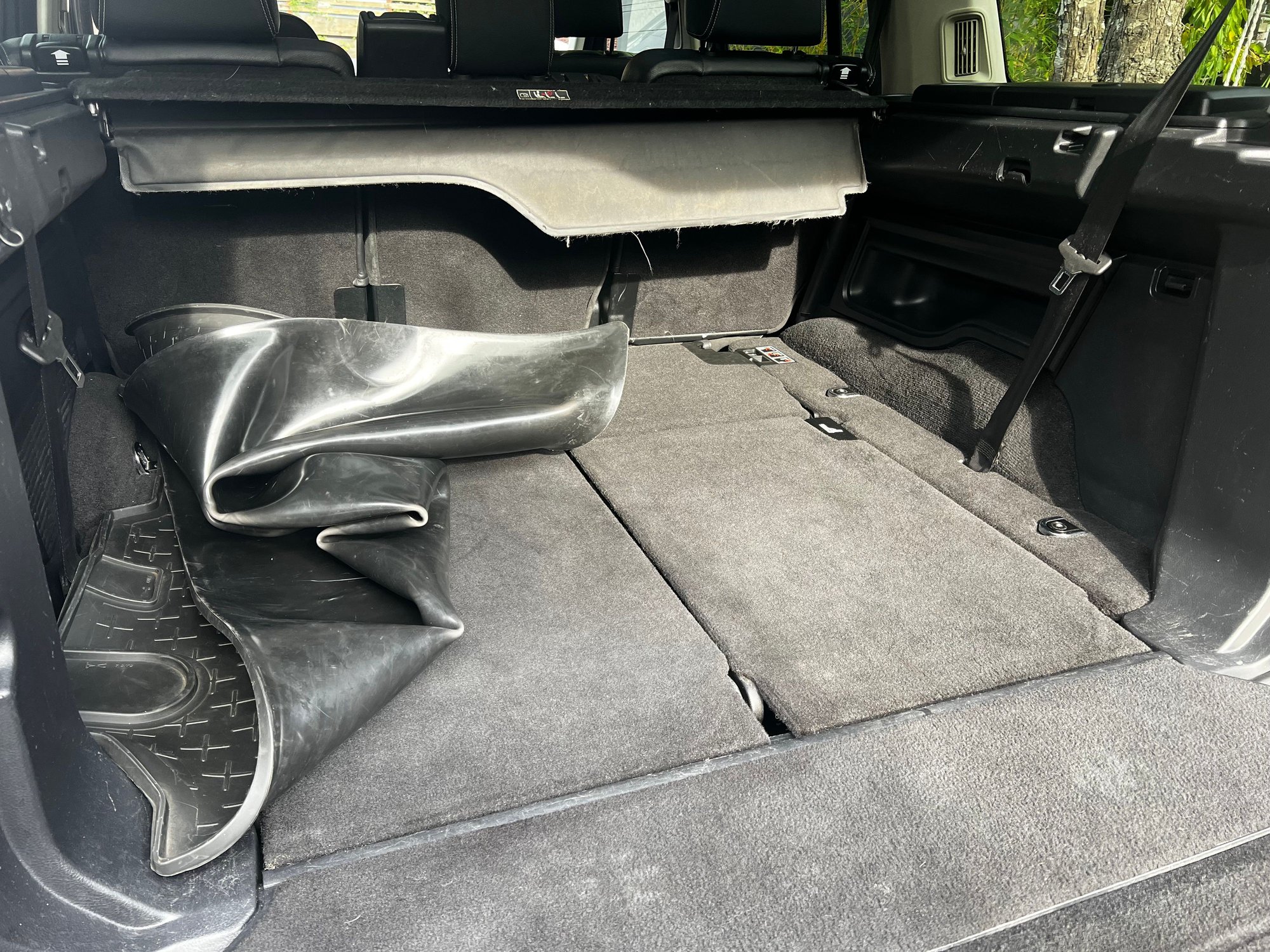 2011 Land Rover LR4 - 2011 LR4 Metropolis Black Edition for sales NorCal - Used - VIN salag2d42ba584805 - 119,000 Miles - 8 cyl - 4WD - Manual - SUV - Black - Mill Valley, CA 94941, United States