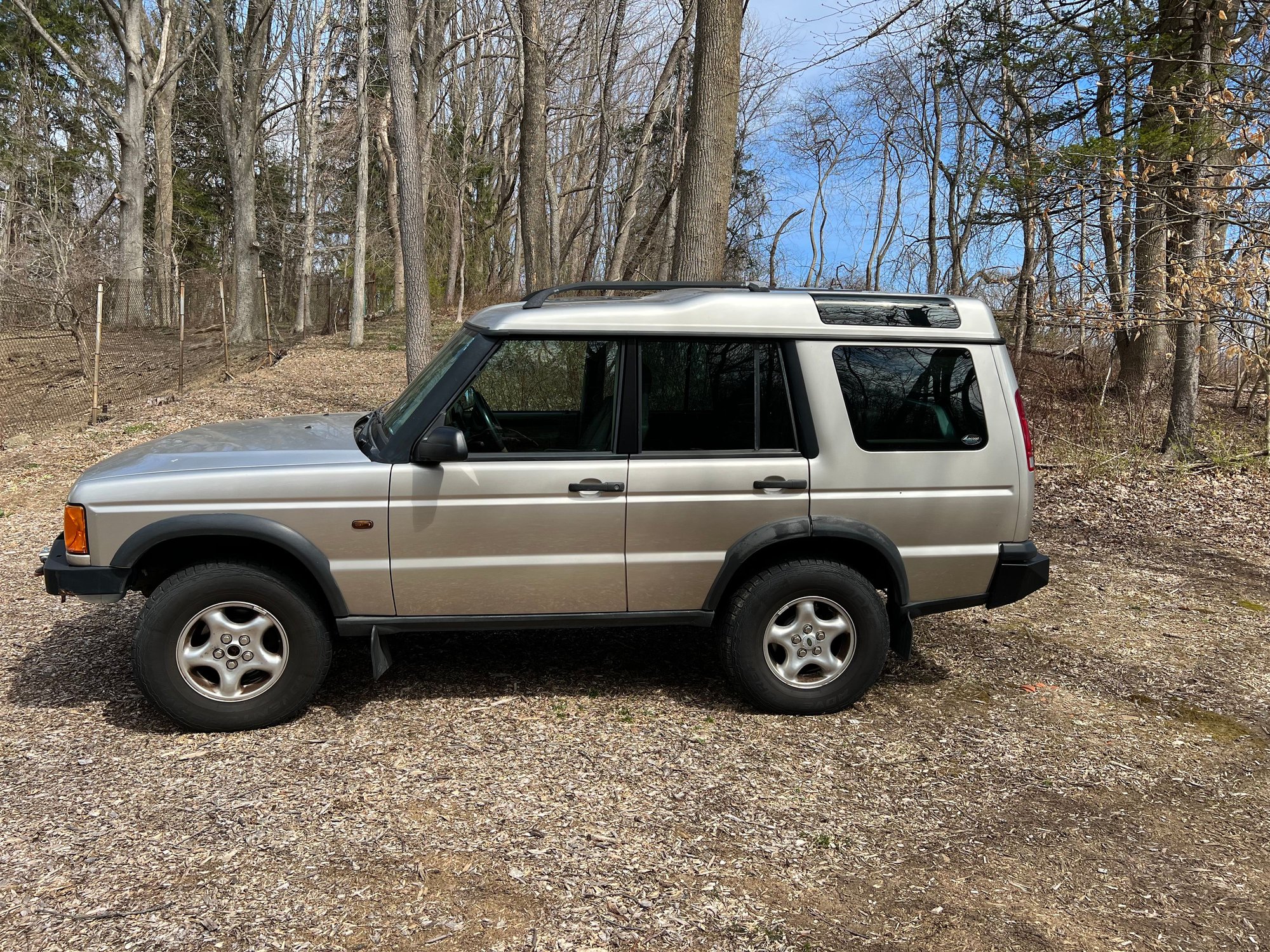 2000 Land Rover Discovery - 2000 Disco II for parts - Used - VIN SALTY1243YA251458 - 168,000 Miles - 8 cyl - AWD - Automatic - SUV - Gold - Hockessin, DE 19707, United States