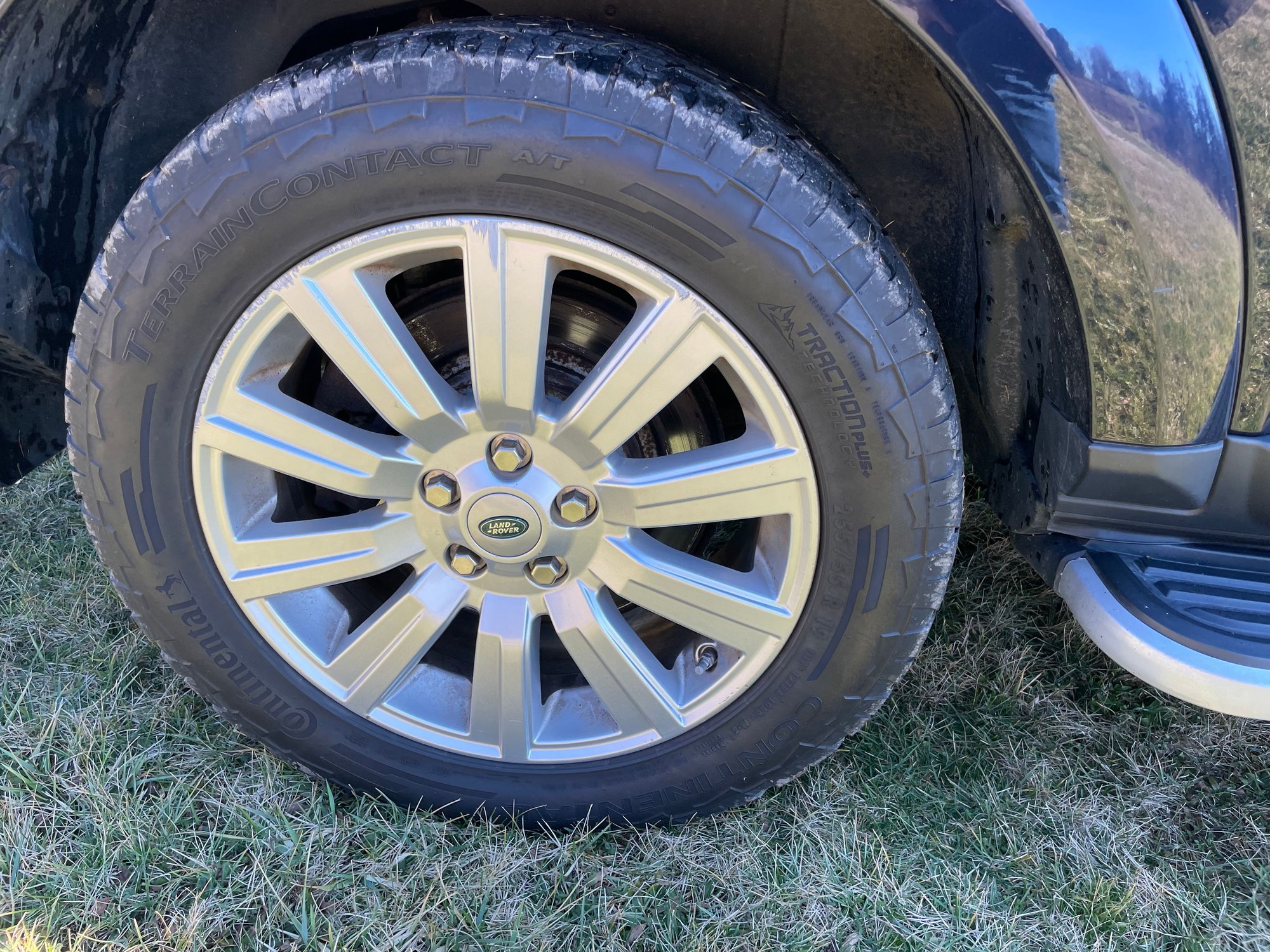 2013 Land Rover LR4 - Well Cared For 2013 Loire Blue L - Used - VIN SALFR2BG2DH365401 - 186,635 Miles - 8 cyl - AWD - Automatic - SUV - Blue - Pittsburgh, PA 15086, United States