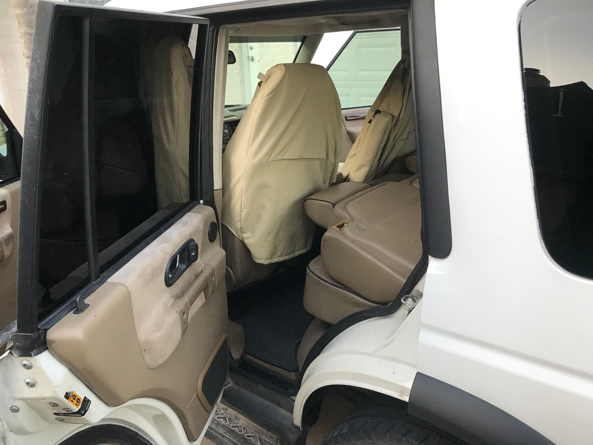 2002 Land Rover Discovery - Running Strong & Cool!!!! 2002 Discovery SE II Best Offer - Used - VIN SALTY12412A742781 - 248,774 Miles - 8 cyl - AWD - Automatic - SUV - White - Houston, TX 77496, United States