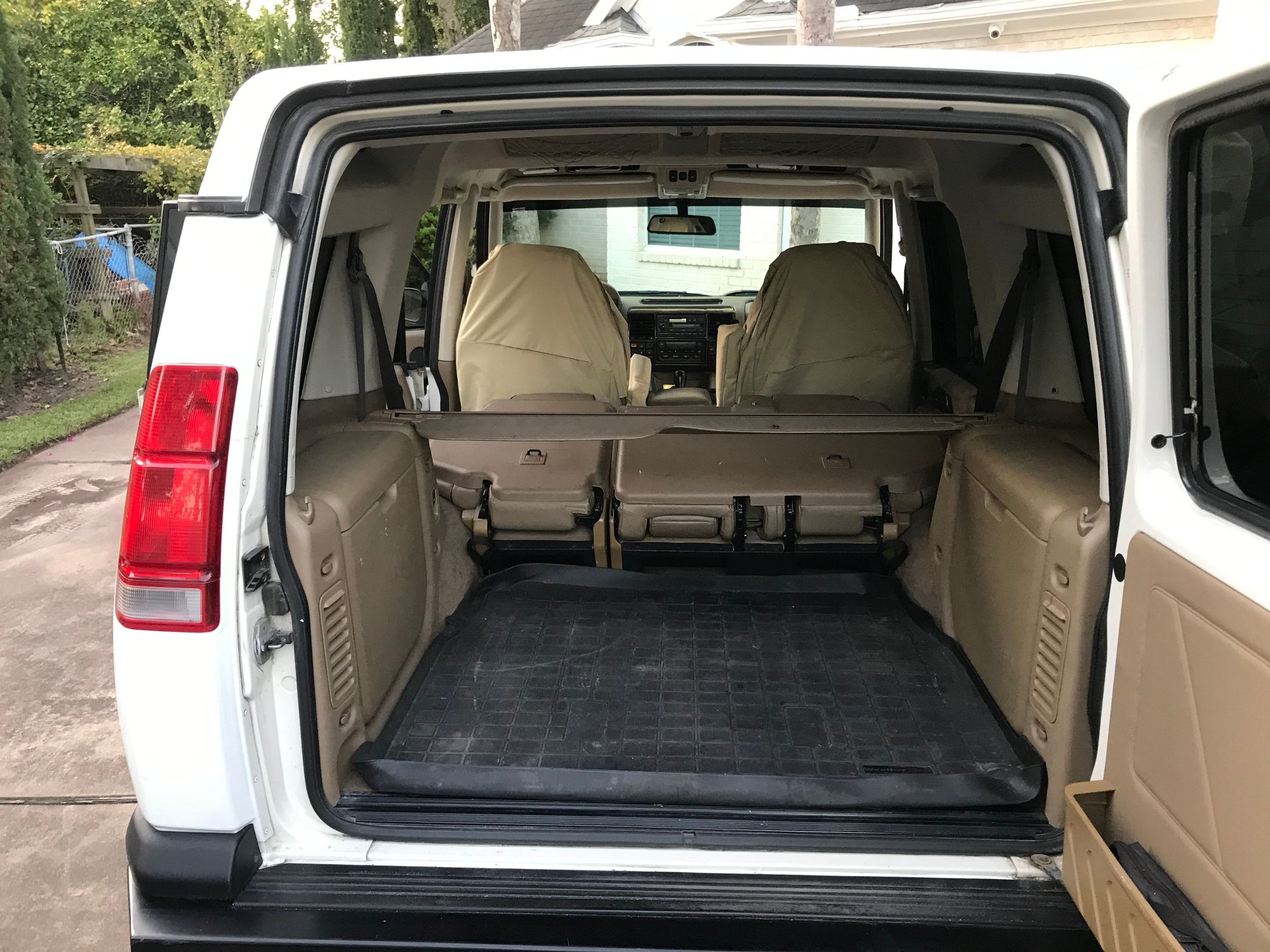 2002 Land Rover Discovery - Survivor 2002 Discovery SE II on frame restorations - Used - VIN SALTY12412A742781 - 241,174 Miles - 8 cyl - AWD - Automatic - SUV - White - Sugar Land, TX 77496, United States