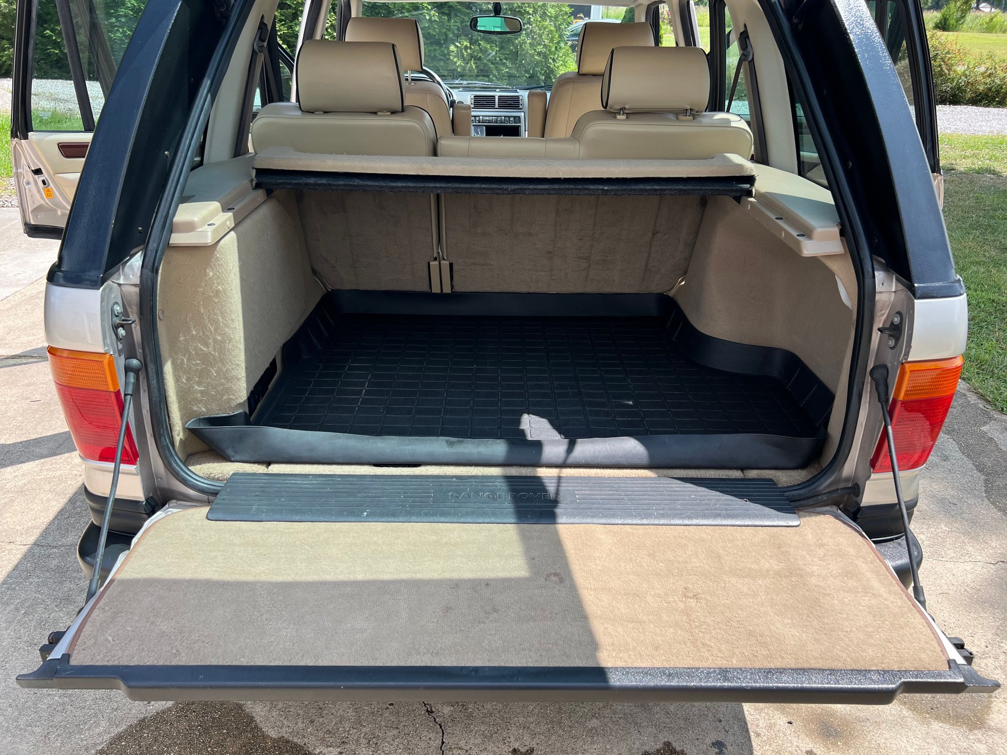 1999 Land Rover Range Rover - 1999 p38 hse - Used - VIN SALPV1444XA424295 - 133,000 Miles - 8 cyl - 4WD - Automatic - SUV - Beige - Chesapeske, VA 23322, United States