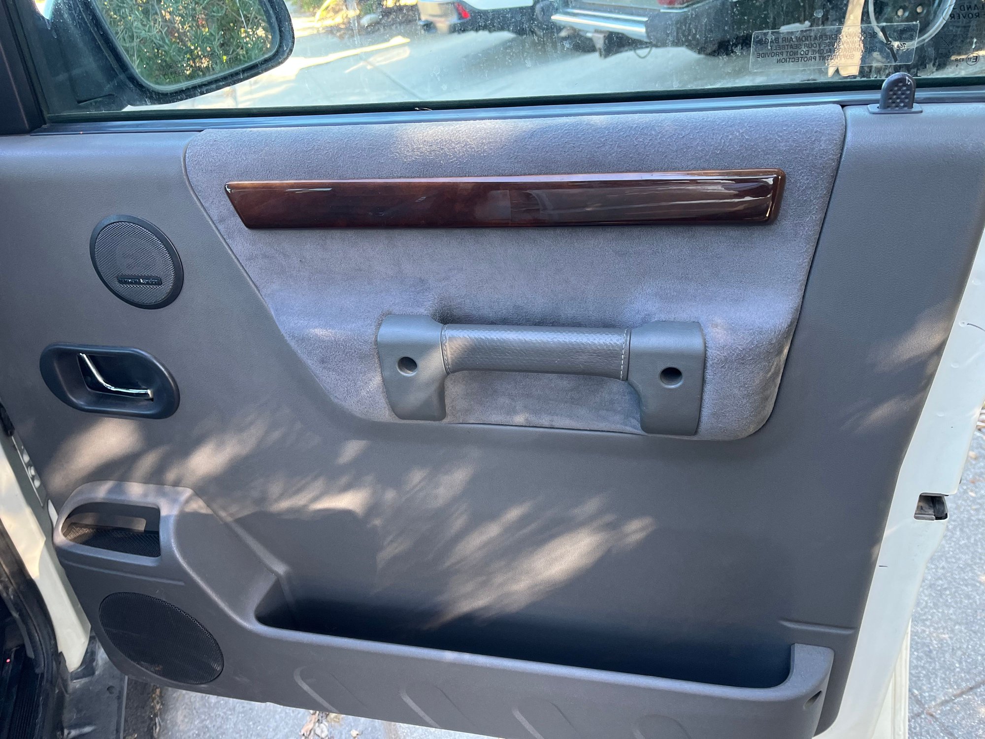 2000 Land Rover Discovery - 2000 Land Rover Discovery 2 SE7 - Used - VIN SALTY1540YA241322 - 203,000 Miles - 8 cyl - 4WD - Automatic - SUV - White - Castro Valley, CA 94552, United States