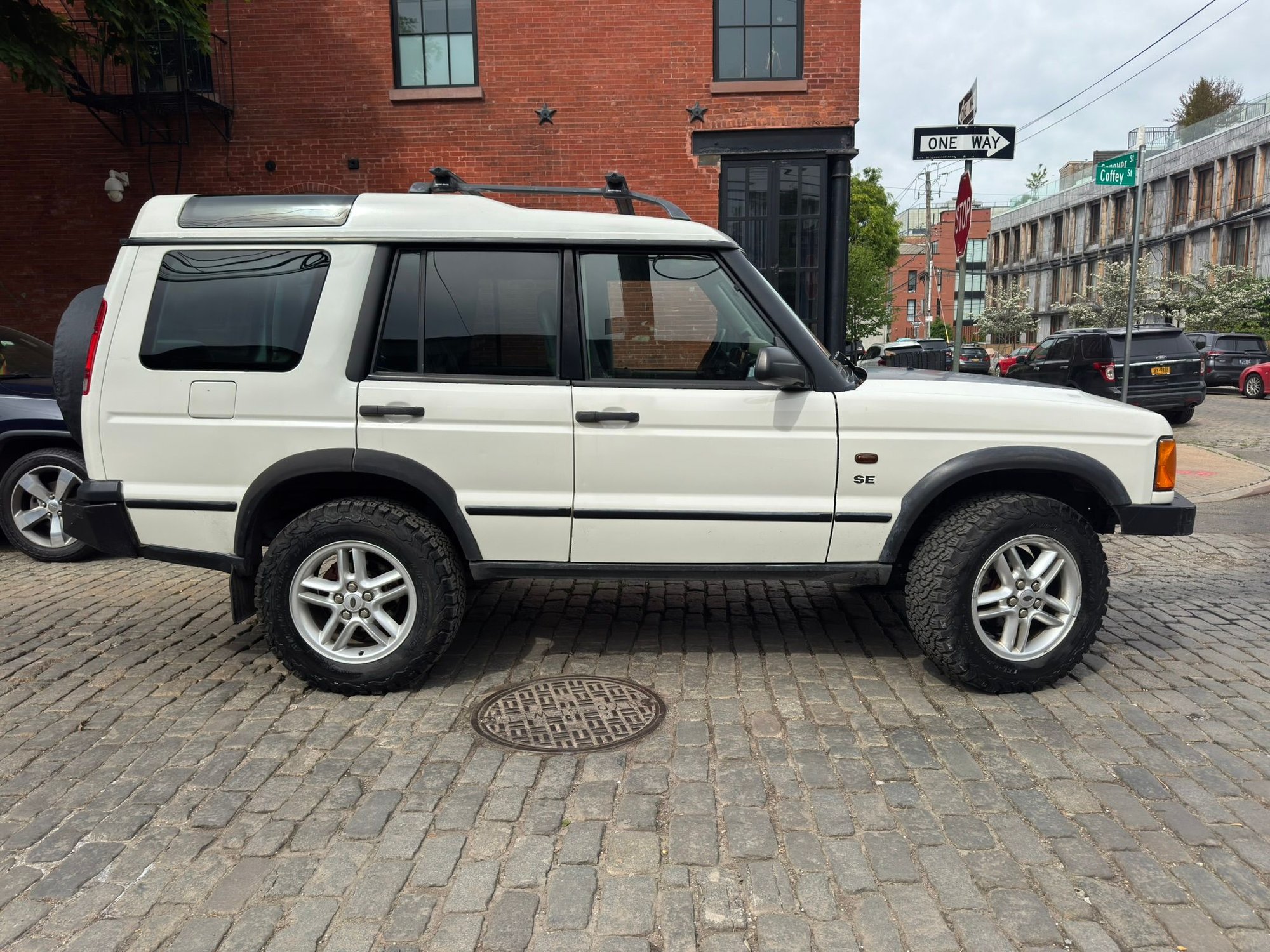 2002 Land Rover Discovery - 2002 Land Rover Discovery 2, well-maintained, upgraded and loved - Used - VIN SALTY12442A751572 - 127,000 Miles - 8 cyl - 4WD - Automatic - SUV - White - Brooklyn, NY 11233, United States